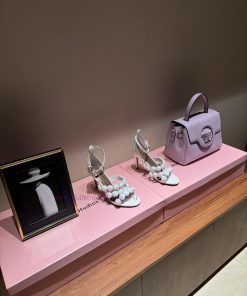 The mostALAIA24 Spring/Summer New Round Headed Straw High Heels Thanks toHe has a backgroundnizc83u2