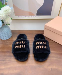 Miumiu Top2024 Autumn/Winter Trendy Mao Tuo 11 Mold Breaks the Market with All European and a1mszyoi