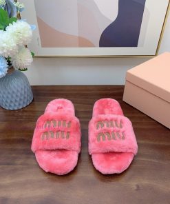 Miumiu Top2024 Autumn/Winter Trendy Mao Tuo 11 Mold Breaks the Market with All European and g9oqqn0p