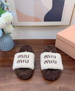 Miumiu Top2024 Autumn/Winter Trendy Mao Tuo 11 Mold Breaks the Market with All European and xkk1fhdv
