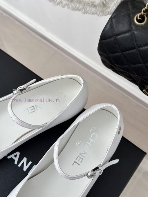 Chanel | Chanel 24P Autumn/Winter New Product ShowMary Jane shoes with thick heels in a sing7xc7wn9g - Image 9