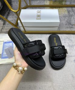 DIOR's latest popular slippers, black water dyed sheepskin embroidered rattan plaid effect, kwv5ajbm