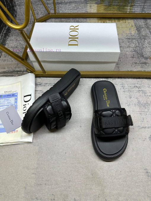DIOR's latest popular slippers, black water dyed sheepskin embroidered rattan plaid effect, kwv5ajbm - Image 5