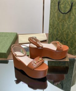 Gucci/Gucci2024 Summer New Product Waterproof Platform Saddle Buckle, Horse Hook Buckle Sand48ltzaxq