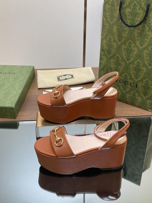 Gucci/Gucci2024 Summer New Product Waterproof Platform Saddle Buckle, Horse Hook Buckle Sand48ltzaxq - Image 3