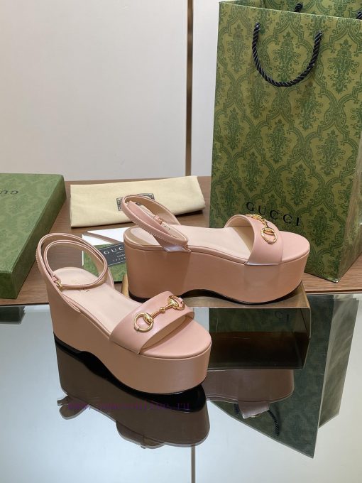 Gucci/Gucci2024 Summer New Product Waterproof Platform Saddle Buckle, Horse Hook Buckle Sanderclcgdt
