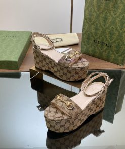 Gucci/Gucci2024 Summer New Product Waterproof Platform Saddle Buckle, Horse Hook Buckle Sandlobvvyo5