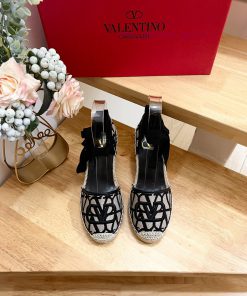 Valentino Garavani/Valentino Poe Heel Canvas V New Fisherman's Shoes-Large V canvas decoratiw1it2b2k