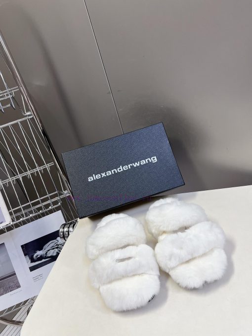 Alexander Wang's thick soled rabbit fur slippers are so beautiful~It's hard not to love themzqd15ek3 - Image 2