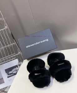 Alexander Wang's thick soled rabbit fur slippers are so beautiful~It's hard not to love themxcjyn94f