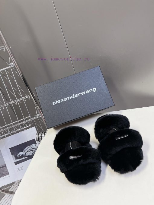 Alexander Wang's thick soled rabbit fur slippers are so beautiful~It's hard not to love themxcjyn94f - Image 2