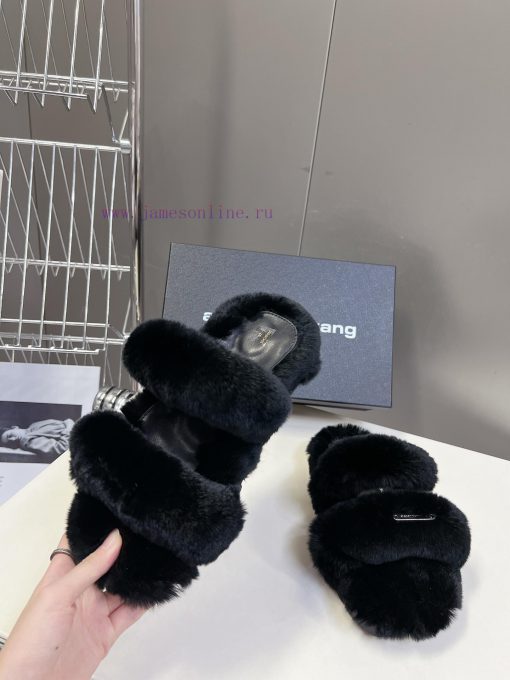 Alexander Wang's thick soled rabbit fur slippers are so beautiful~It's hard not to love themxcjyn94f - Image 5