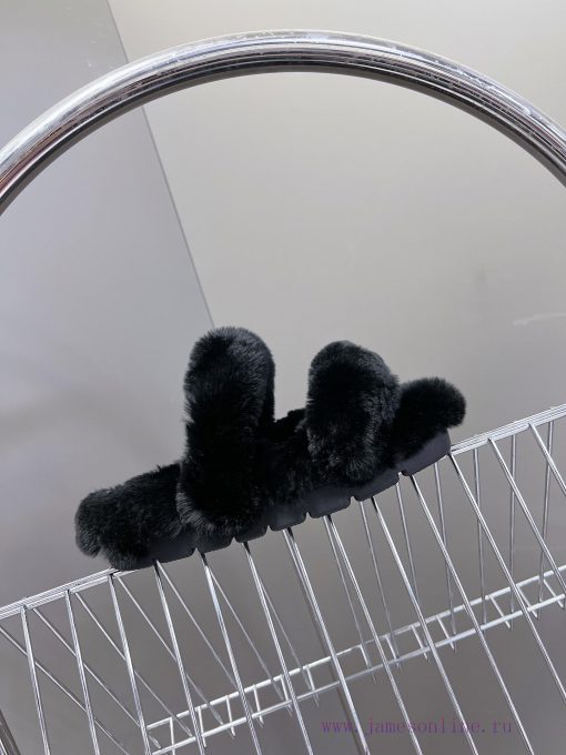 Alexander Wang's thick soled rabbit fur slippers are so beautiful~It's hard not to love themxcjyn94f - Image 6