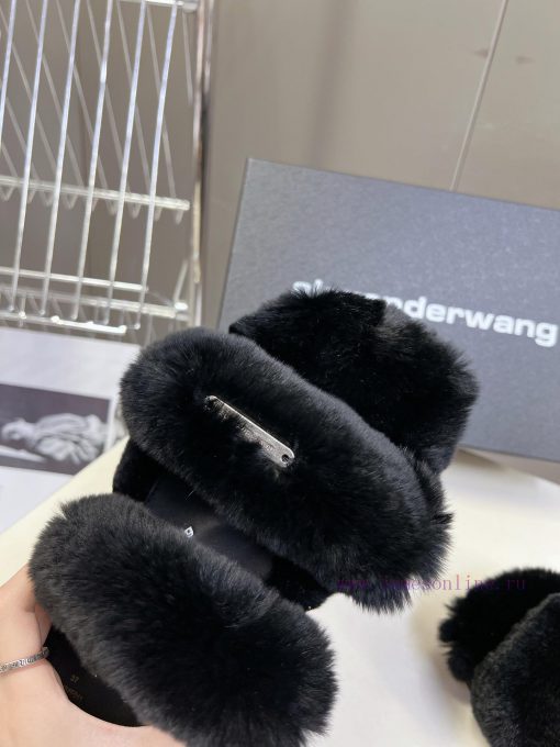 Alexander Wang's thick soled rabbit fur slippers are so beautiful~It's hard not to love themxcjyn94f - Image 8