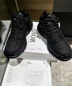 The first release of the Dior 2024 series, this C'est Dior sports shoe showcases a striking qsp5hhg4
