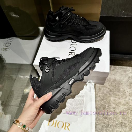 The first release of the Dior 2024 series, this C'est Dior sports shoe showcases a striking qsp5hhg4 - Image 4