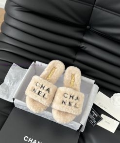 Chanel 24B new fur slippersThis fur mop is really cuteSoft and fluffy fur, comfortable and widivt603