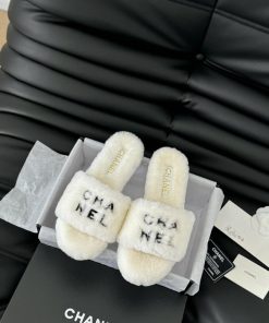 Chanel 24B new fur slippersThis fur mop is really cuteSoft and fluffy fur, comfortable and whmcndegu