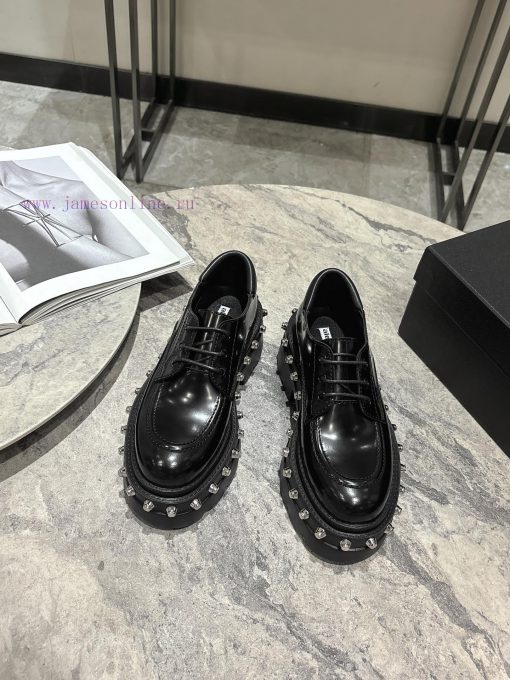Alexander Wang's thick soled loafers, studded loafers, lace up Martin boots, and short boots13he8ol8