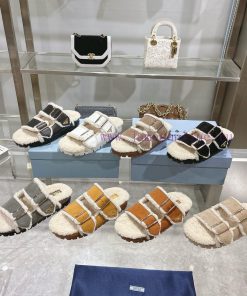 Prada slippers feature a soft lining and an iconic triangular logo, showcasing a unique bina7vfyl4rk
