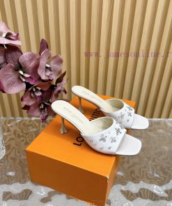 Top LV | Louis Vuitton2024 early spring new mid antique style sandals featuring rear empty sqnnrj01v