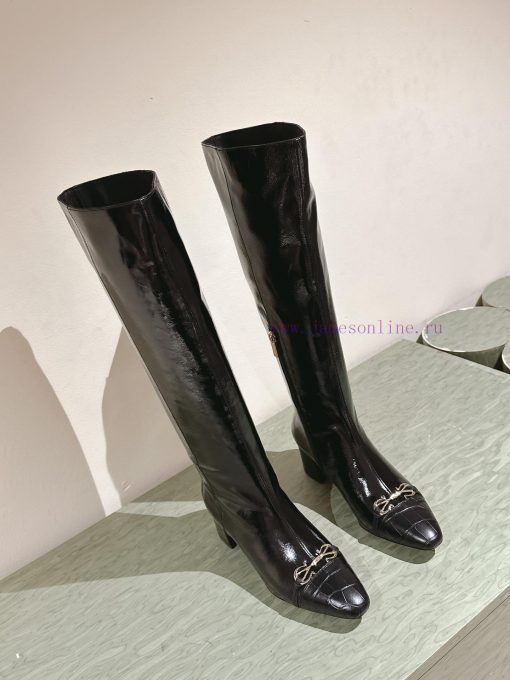 | ²⁰²4 𝐬𝐬  🤍🤎Ferragamo's autumn and winter collection of new boots features smooth lines a6cjxmpvj - Image 8