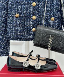Roger Vivier | RV Classic Diamond BuckleMary Jane ShoesThe shoe upper is made of imported cawhgnngcq
