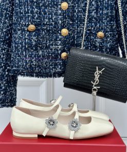 Roger Vivier | RV Classic Diamond BuckleMary Jane ShoesThe shoe upper is made of imported ca8im4i166