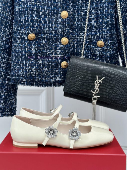 Roger Vivier | RV Classic Diamond BuckleMary Jane ShoesThe shoe upper is made of imported ca8im4i166 - Image 2