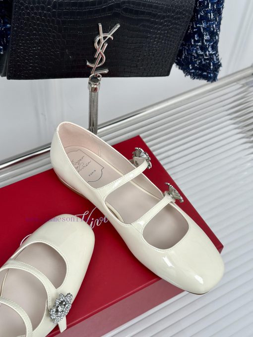 Roger Vivier | RV Classic Diamond BuckleMary Jane ShoesThe shoe upper is made of imported ca8im4i166 - Image 6