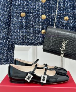 Roger Vivier | RV Classic Diamond BuckleMary Jane ShoesThe shoe upper is made of imported cas3vaj0ao