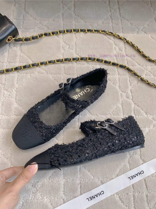 Chanel's new flat bottomed Mary Jane shoes feature classic color schemes that exude a stylis8ovaz0ty - Image 5