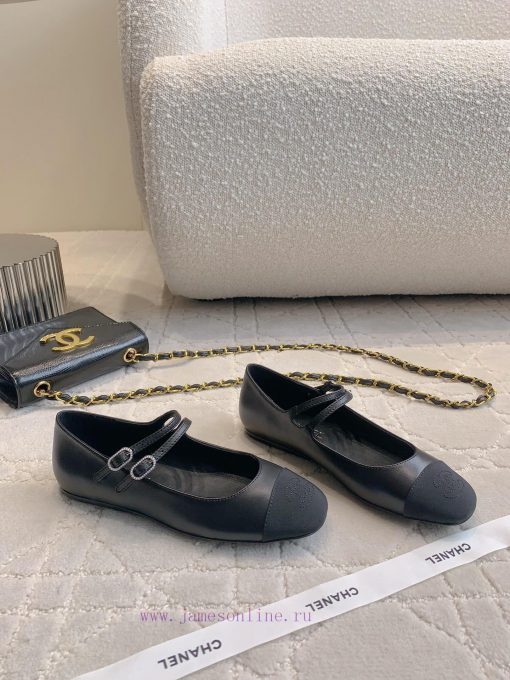 Chanel's new flat bottomed Mary Jane shoes feature classic color schemes that exude a stylisay17ipmn - Image 4