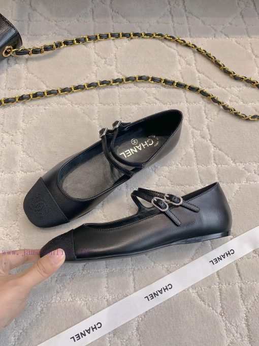 Chanel's new flat bottomed Mary Jane shoes feature classic color schemes that exude a stylisay17ipmn - Image 5