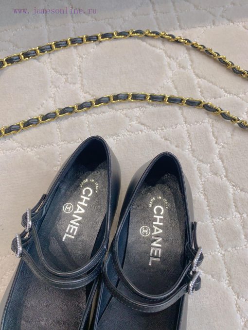 Chanel's new flat bottomed Mary Jane shoes feature classic color schemes that exude a stylisay17ipmn - Image 7