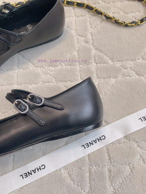 Chanel's new flat bottomed Mary Jane shoes feature classic color schemes that exude a stylisay17ipmn - Image 8