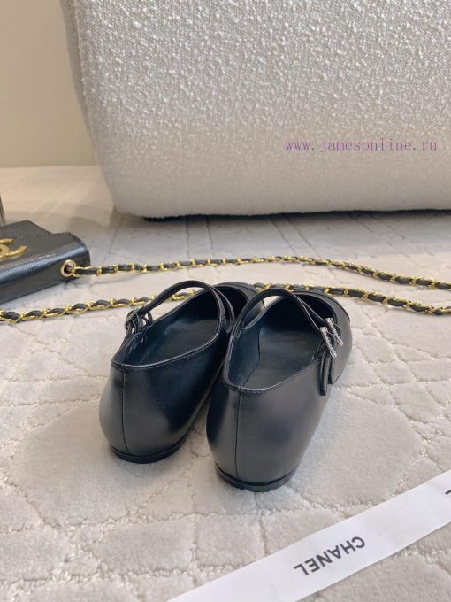 Chanel's new flat bottomed Mary Jane shoes feature classic color schemes that exude a stylisay17ipmn - Image 9