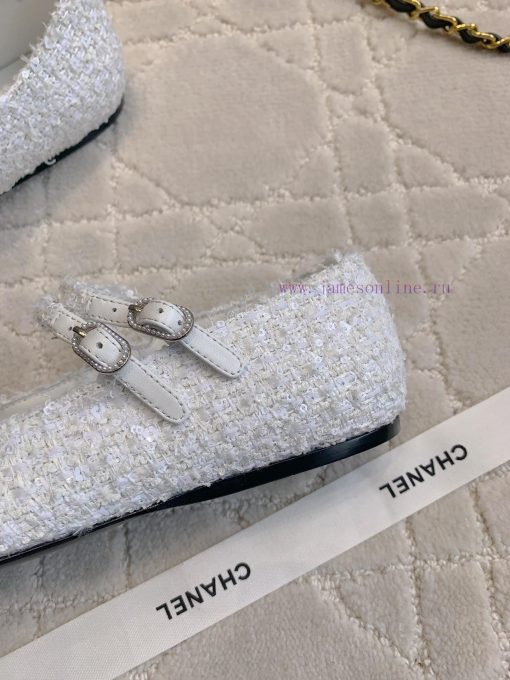 Chanel's new flat bottomed Mary Jane shoes feature classic color schemes that exude a stylisgajmmqvm - Image 8