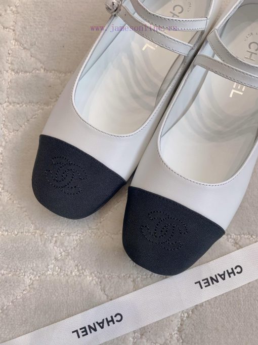 Chanel's new flat bottomed Mary Jane shoes feature classic color schemes that exude a stylisz5fpmxbu - Image 6