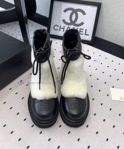 Chanel's new fur short boots are being shipped this autumn and winter. They are a must-have uwj13idn