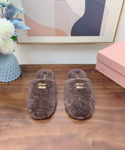 Miumiu 2024 new wool slippers ️ Sweet and fresh, it's really easy to capture the hearts of geyw88qxk