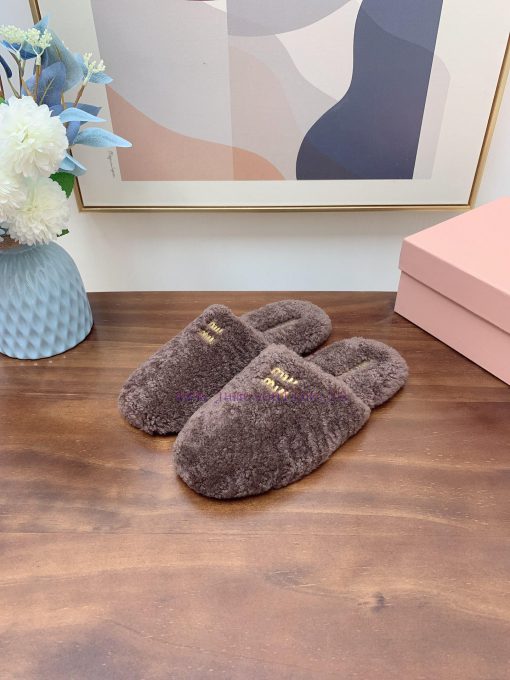 Miumiu 2024 new wool slippers ️ Sweet and fresh, it's really easy to capture the hearts of geyw88qxk - Image 3