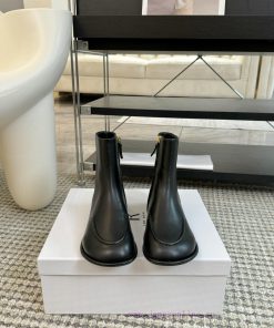 The row can series flat bottomed round toe short bootsThe Canel series flat shoes are beli33yzbxyz
