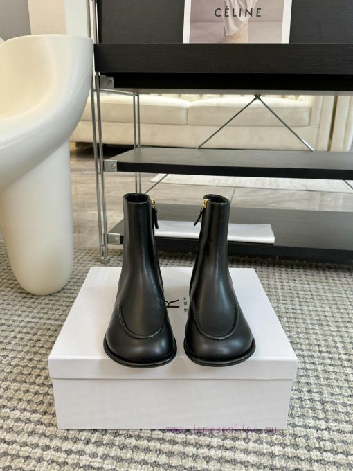 The row can series flat bottomed round toe short bootsThe Canel series flat shoes are beli33yzbxyz