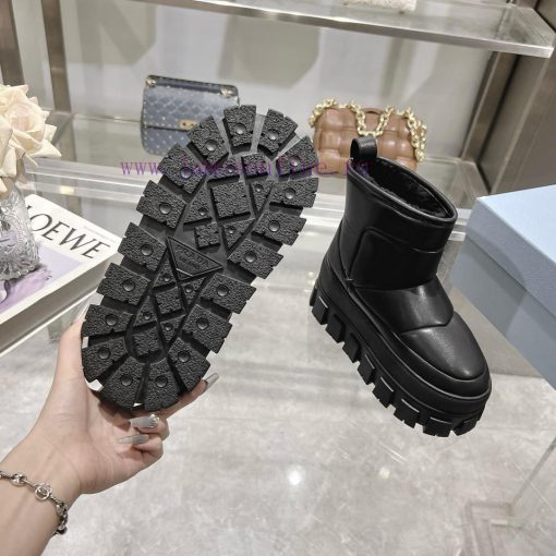 The latest PRADA in 2024 features a novel and unique soft cowhide surface, made of pure woolbpsl4ocm - Image 7