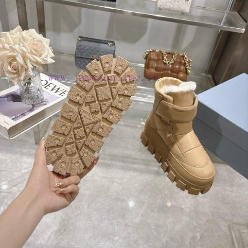 The latest PRADA in 2024 features a novel and unique soft cowhide surface, made of pure wool3ehlgc86 - Image 6