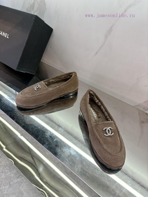 The new Chanel 24 wool loafers are furry, soft, sticky, warm, and fashionable, making them e22fkie48 - Image 3