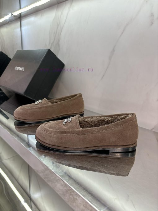 The new Chanel 24 wool loafers are furry, soft, sticky, warm, and fashionable, making them e22fkie48 - Image 4