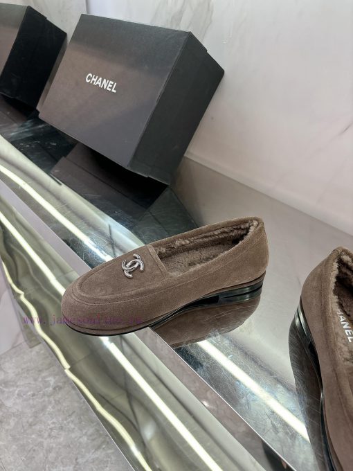 The new Chanel 24 wool loafers are furry, soft, sticky, warm, and fashionable, making them e22fkie48 - Image 5