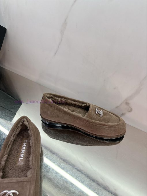The new Chanel 24 wool loafers are furry, soft, sticky, warm, and fashionable, making them e22fkie48 - Image 7